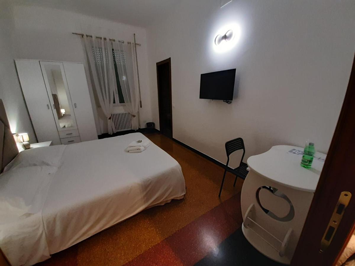 Hotel La Lanterna Di Angelo Genua Exterior foto